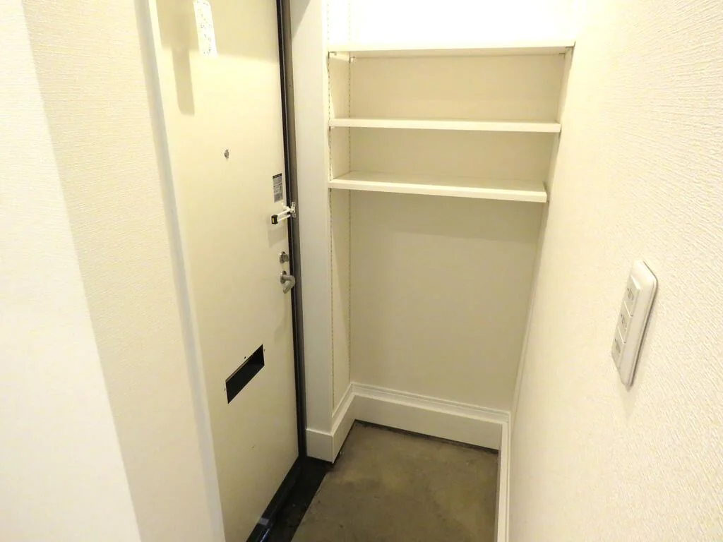 クオンタム筒井III C 104号室 玄関